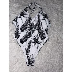 Women’s XL One Pc. Black & White Tropical Leaf Swimsuit. Pretty, Comf
